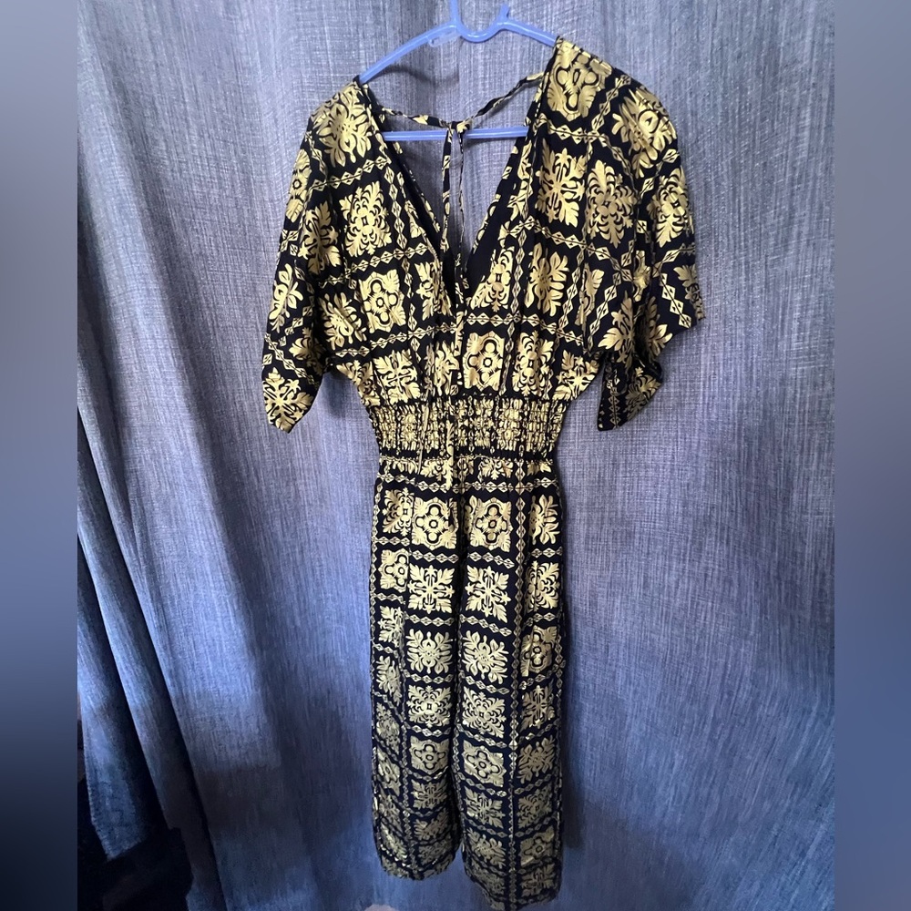 Elegant Black and Gold Floral Dress - Picture 2 of 4